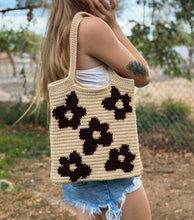 Load image into Gallery viewer, Tan Flowers Crochet Bag
