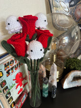 Load image into Gallery viewer, Casper - Crochet Bouquet
