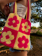 Load image into Gallery viewer, Flower Power Crochet Bag
