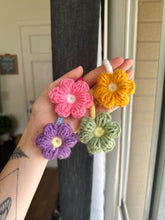 Load image into Gallery viewer, Puff Flower Keychains
